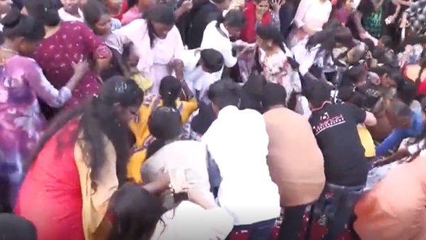 huge crowd turn up in Happy Street madurai event canceled some people fainting 