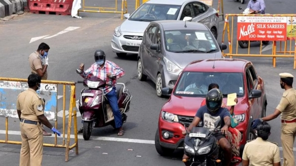 17 lakh vehicles held by Tamilnadu police for fake govt stickers 17 lakh vehicles held by Tamilnadu police for fake govt stickers