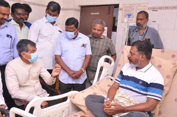 Durai Vaiko meet Thirumavalavan who is admitted in hospital due to fever 