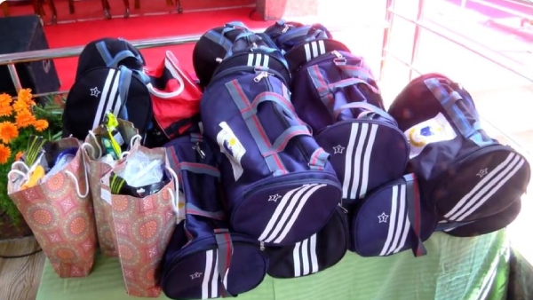 Cricketer Ashwin trains Chennai government school students