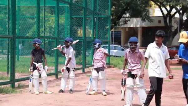 Cricketer Ashwin trains Chennai government school students
