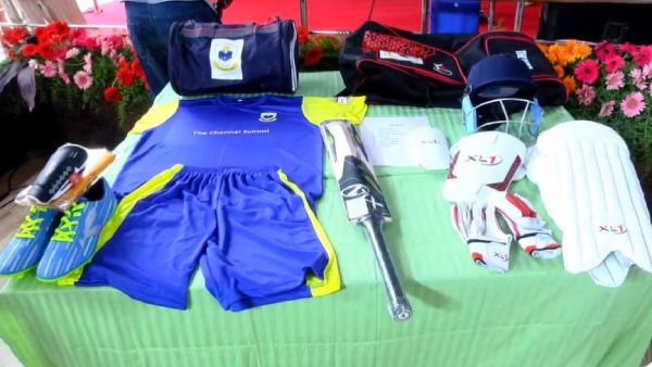 Cricketer Ashwin trains Chennai government school students