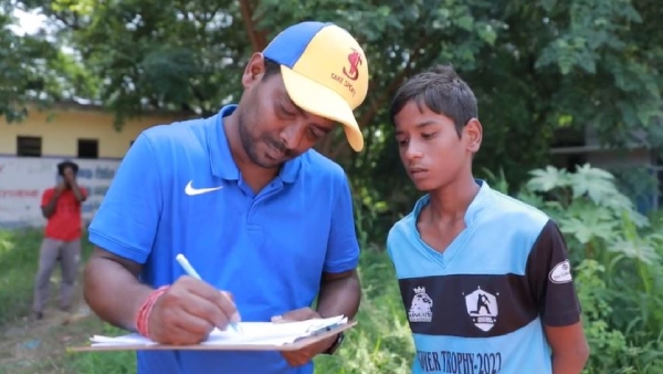 Cricketer Ashwin trains Chennai government school students