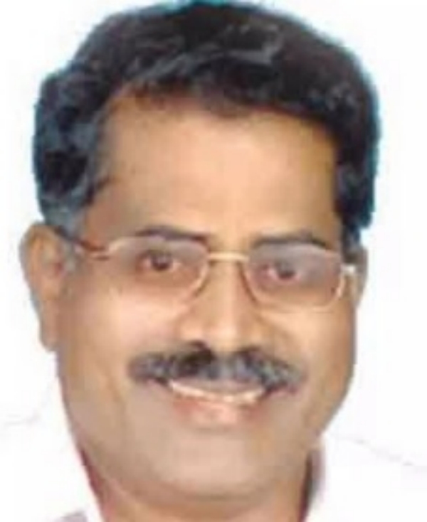 MK Azhagiri Close aide VK Guruswamy attacked by unknown people in Bengaluru MK Azhagiri Close aide VK Guruswamy attacked by unknown people in Bengaluru
