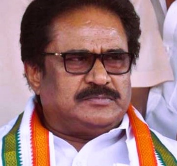 Congress former executive supporters protest against Trichy Parliamentary Constituency Member Thirunavukkarasar