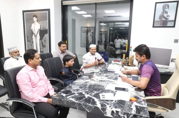 Minister Udhayanidhi Stalin met and encouraged Asim Velimanna 