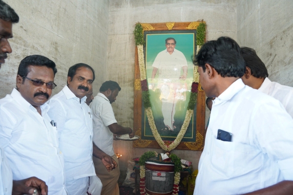  13th death anniversary of Ex ADMK Minister Venkatasalam, Minister Meyyanathan has paid tribute by breaking coconut and showing Deeparathan 