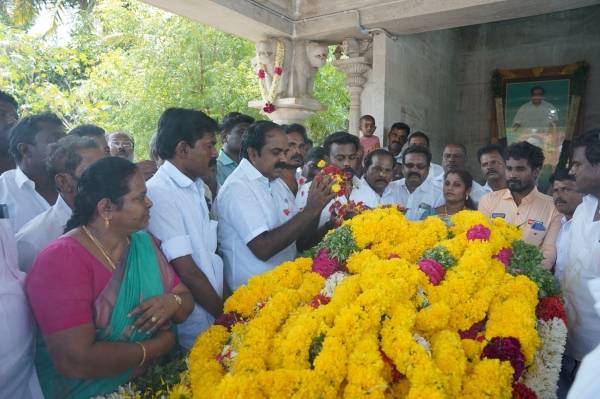  13th death anniversary of Ex ADMK Minister Venkatasalam, Minister Meyyanathan has paid tribute by breaking coconut and showing Deeparathan 