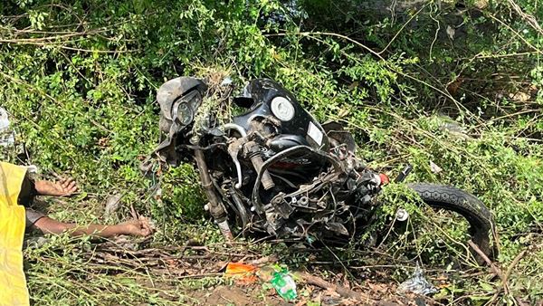 Chennai : 3 people died after a car collided with a two-wheeler on ECR of the Kovalam 