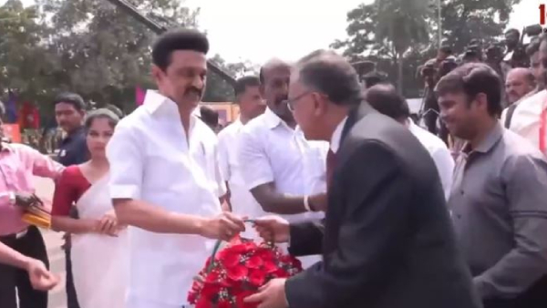 Tamil Nadu CM hands over autorickshaws to 150 women, transpersons 