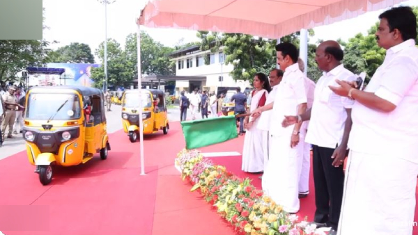 Tamil Nadu CM hands over autorickshaws to 150 women, transpersons 