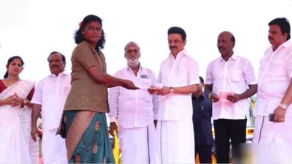 Tamil Nadu CM hands over autorickshaws to 150 women, transpersons 