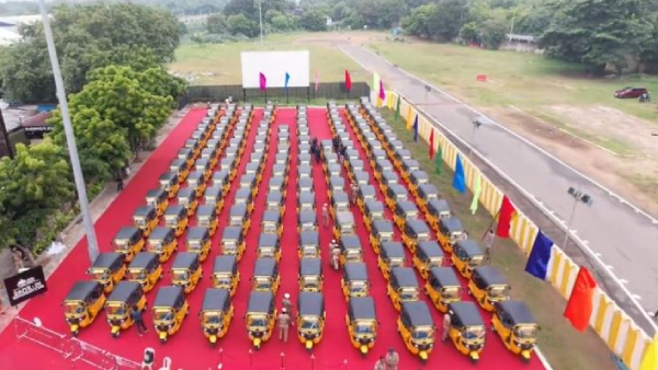 Tamil Nadu CM hands over autorickshaws to 150 women, transpersons 