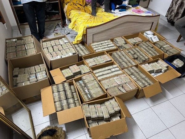 Rs.42 crore seized from the Ex councillor house in Bangalore 