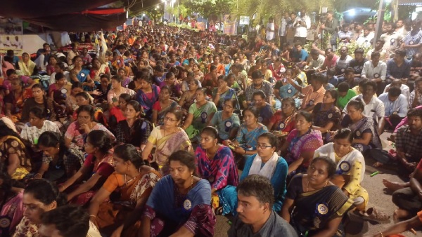 Teachers continues protest in chennai even after Police order 