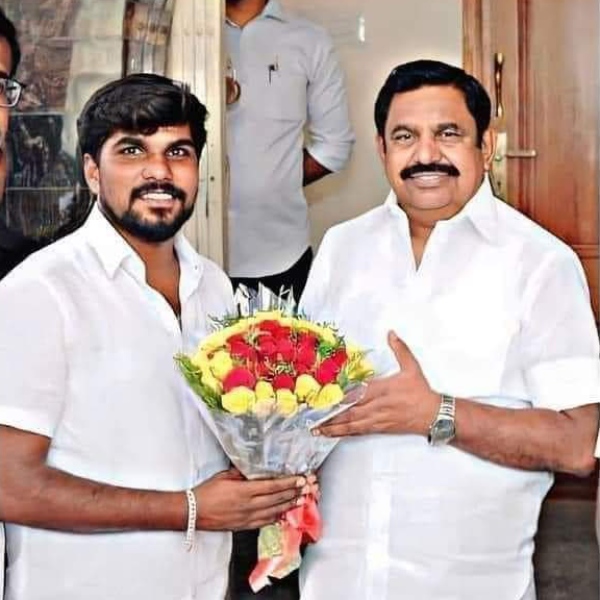 ADMK it wing executive arrested in pollachi: admk leaders besieged police station 