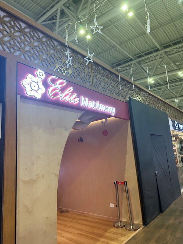  Netizens Amazed to see Matrimony store at Chennai airport