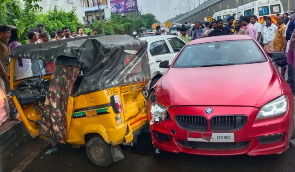 BMW car collide with Auto and crowd in Chennai cause 7 injured 