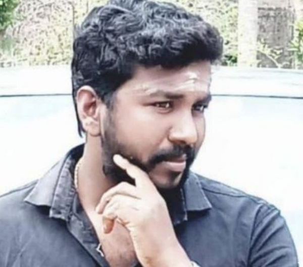 Who has taken the bail of Karukka Vinod previously who hurled petrol bomb on raj bhavan