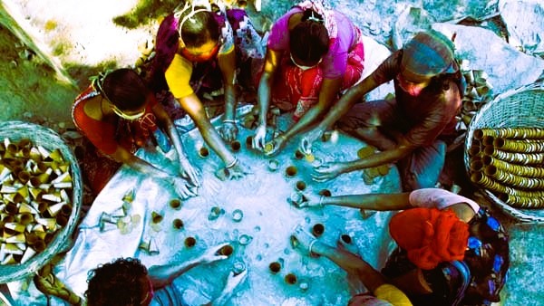 Cracker factory workers work in unsafe environment 