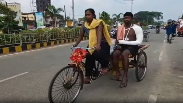 A 14-year-old from Odisha, cycles over 35km to rush injured father to hospital A 14-year-old from Odisha, cycles over 35km to rush injured father to hospital