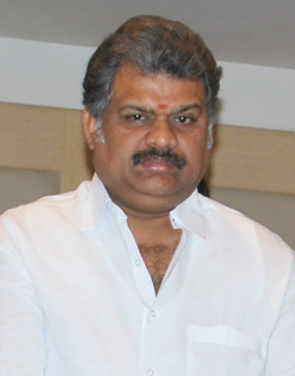 G K Vasan reportedly send a letter to PM Modi on Annamalai fight with Edappadi Palanisamy G K Vasan reportedly send a letter to PM Modi on Annamalai fight with Edappadi Palanisamy