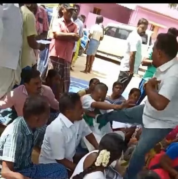 Farmer attacked by panchayat secretary: Police officers transferred to armed forces Farmer attacked by panchayat secretary: Police officers transferred to armed forces