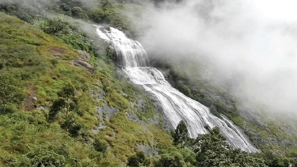 Is such a miracle in Kodaikanal? Little known Kotivarai Falls in Pallangi 