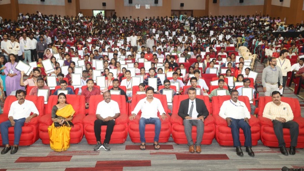 Minister Udhayanidhi give job offer letters to 1200 students trained under Naan Mudhalvan scheme