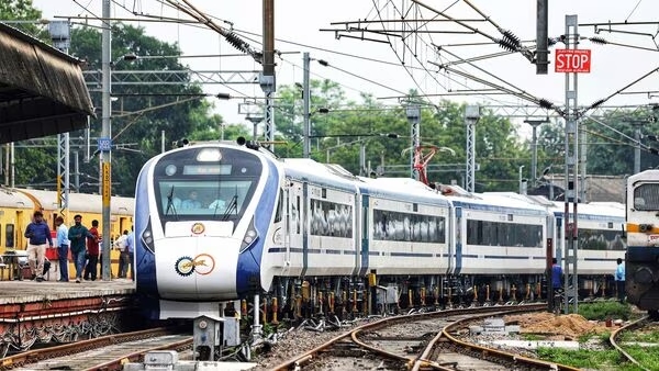 Vande Bharat train was cleaned in just 14 minutes 