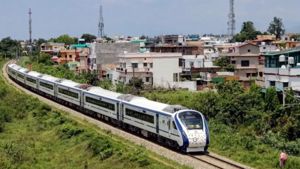 Vande Bharat train was cleaned in just 14 minutes 