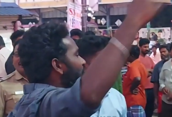 Two Drunken Youths fight with Police in Virudhachalam Two Drunken Youths fight with Police in Virudhachalam