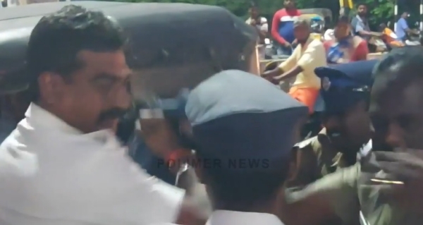 Two Drunken Youths fight with Police in Virudhachalam Two Drunken Youths fight with Police in Virudhachalam