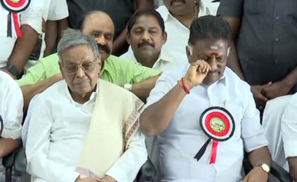 ADMK former minister Vaithilingam laughed out loudly during press meet with O Panneerselvam