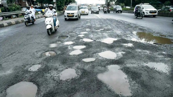 Engineers are now responsible for potholes in the roads : central government 