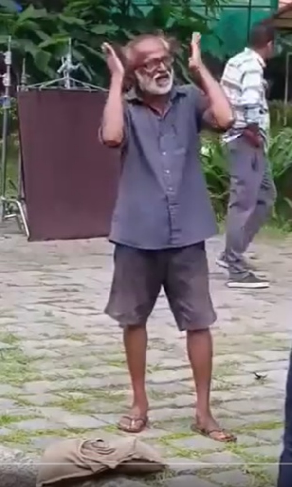 Social Media Shares Kerala Tea seller Photo looks like ‘Super Star Rajinikanth’ 