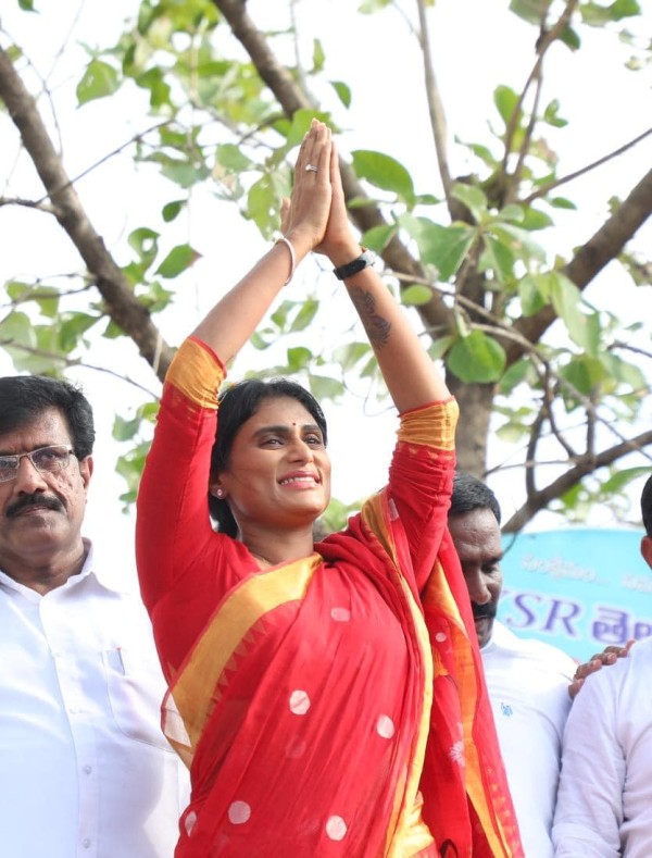 Telangana: No Merger with Congress, YS Sharmilas YSRTP to contest alone Telangana: No Merger with Congress, YS Sharmilas YSRTP to contest alone