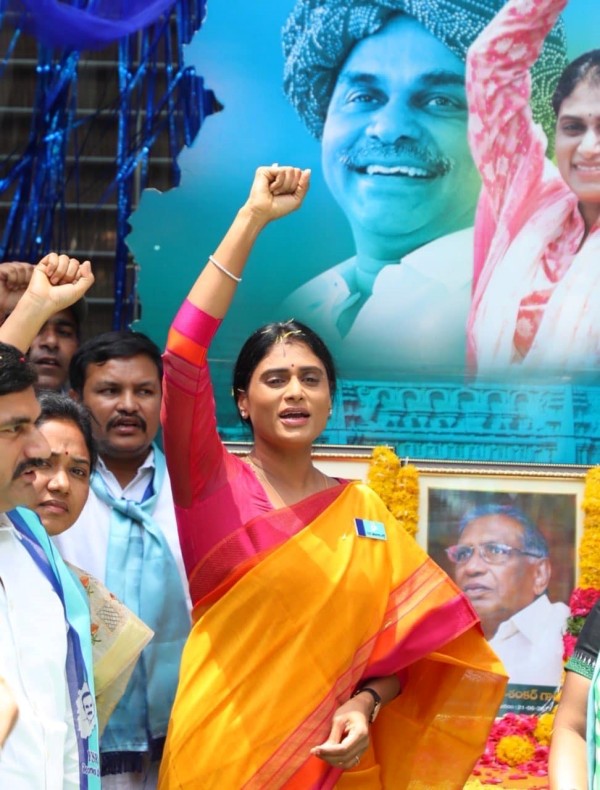 Telangana: No Merger with Congress, YS Sharmilas YSRTP to contest alone Telangana: No Merger with Congress, YS Sharmilas YSRTP to contest alone