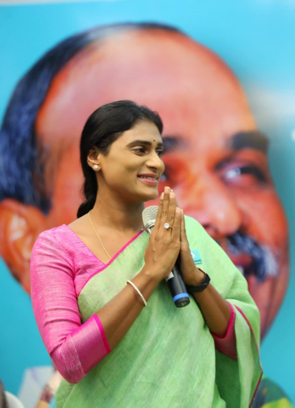 Telangana: No Merger with Congress, YS Sharmilas YSRTP to contest alone Telangana: No Merger with Congress, YS Sharmilas YSRTP to contest alone