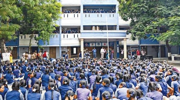 Salem Fort Government girls Higher Secondary School students dharna protest demanding basic facilities 