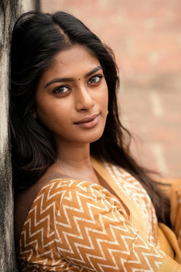 Actress Vinusha devi is crying to leave bigg boss tamil season 7