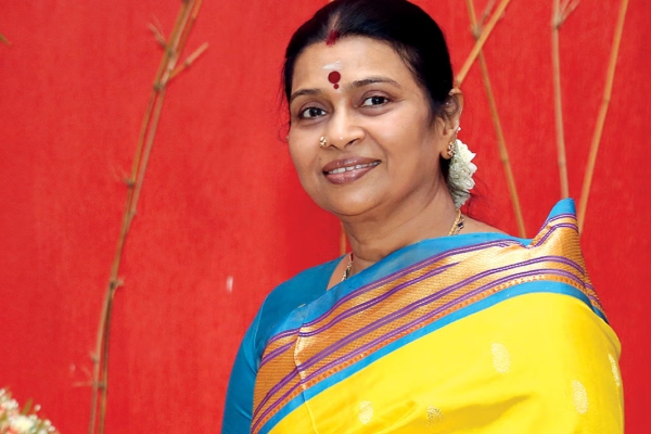 Vanathi srinivasan said DMK workers taking photo while Durga Stalin doing Pooja 