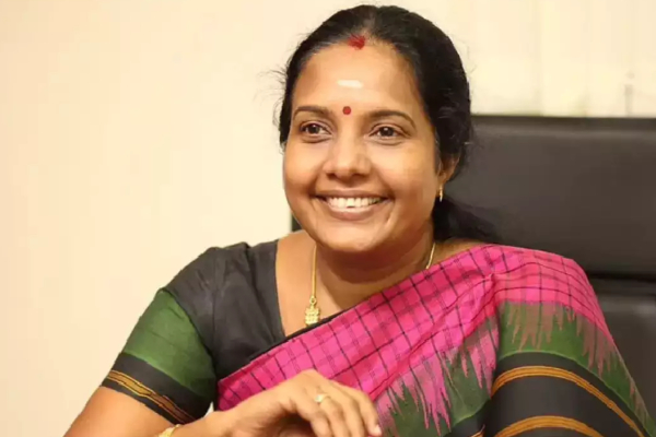 Vanathi srinivasan said DMK workers taking photo while Durga Stalin doing Pooja 