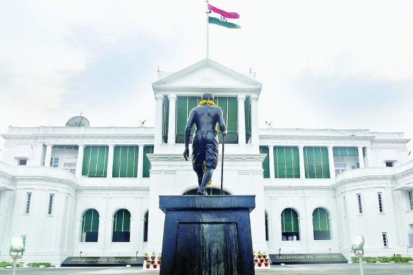 Why petrol bomb hurled in front of Chennai Raj Bhavan? Rowdy Karukka Vinoth says this Why petrol bomb hurled in front of Chennai Raj Bhavan? Rowdy Karukka Vinoth says this