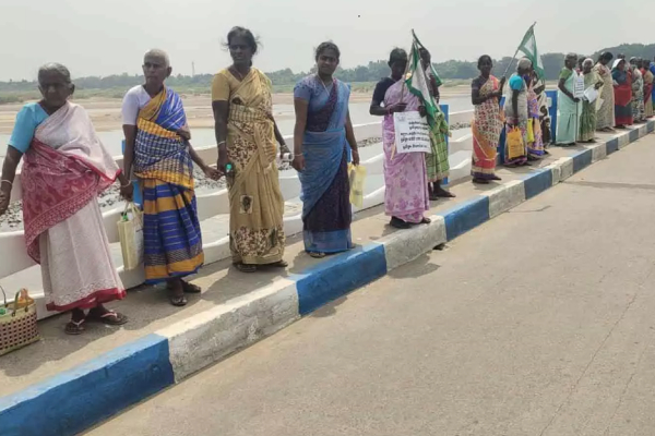 Trichy mukkombu Human Chain Struggle against Karnataka government by the Farmers