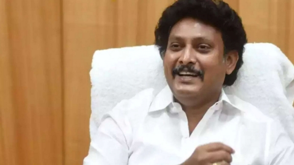 Minister Anbil Mahesh met and inquired about health to Nanguneri student Chinnadurai and his sister in Nellai