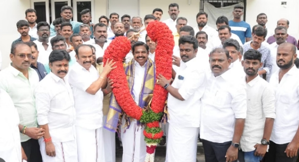 Edappadi Palaniswami who gave important posts in AIADMK to those who came from TTV Dinakaran party Edappadi Palaniswami who gave important posts in AIADMK to those who came from TTV Dinakaran party