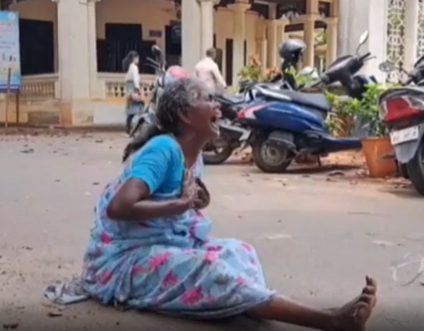 An old woman cried at the Kanyamakumari Collectors office because her children cheated her 