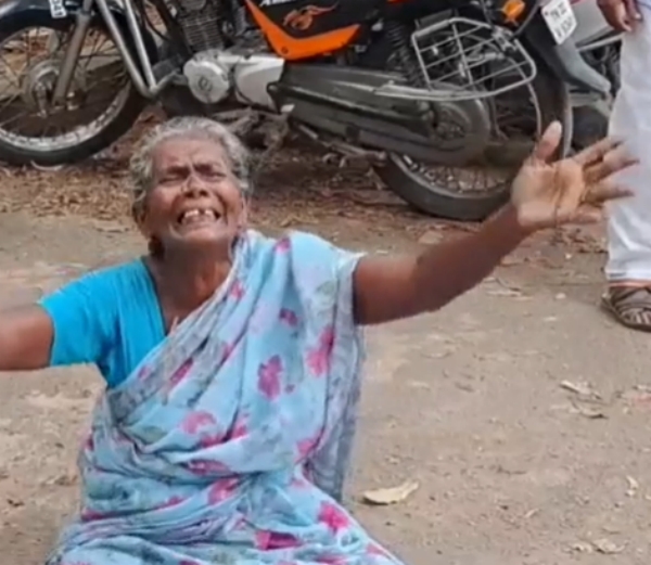 An old woman cried at the Kanyamakumari Collectors office because her children cheated her 