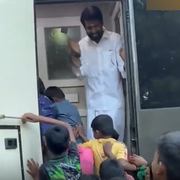Actor Soori allowed the young fans who wanted to see the caravan and showed it to them 